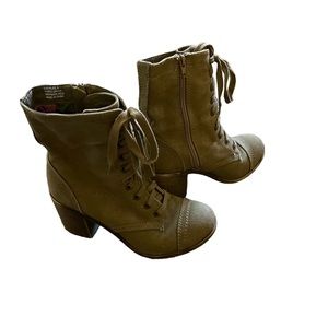 Kiss Bliss zippered above ankle booties